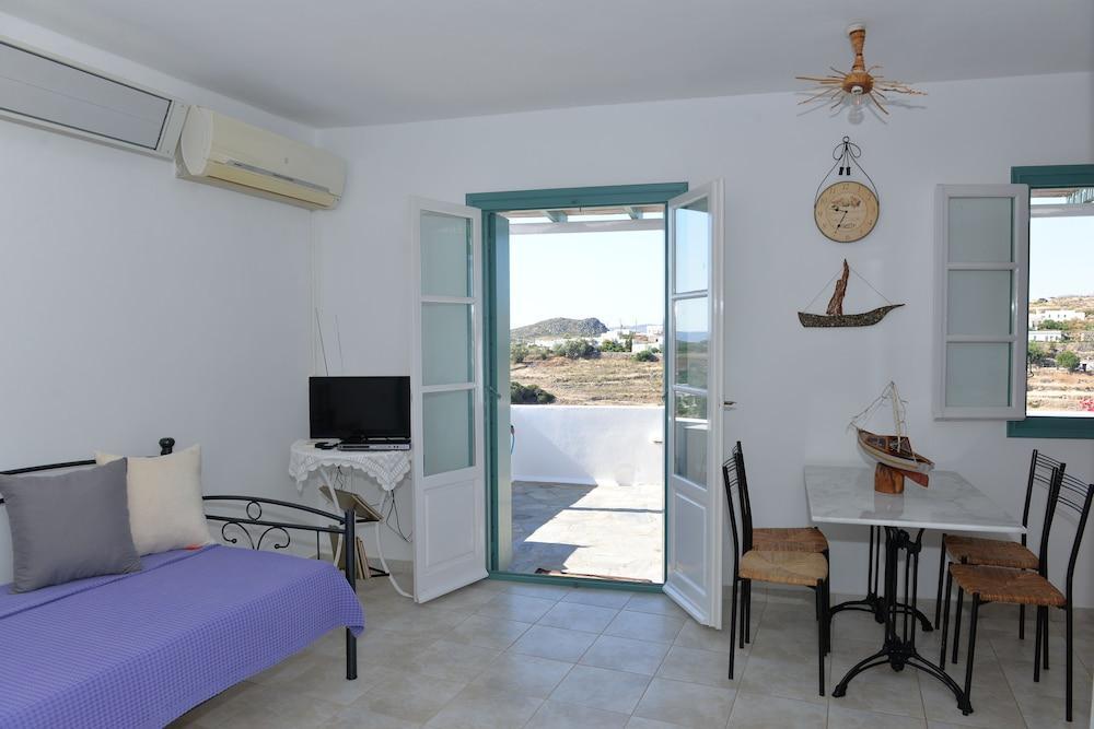 Zanart Maisonette Трипити Екстериор снимка