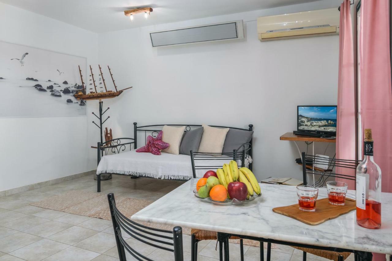 Zanart Maisonette Трипити Екстериор снимка